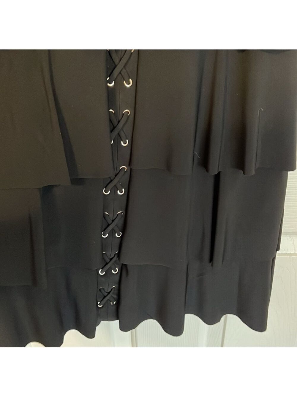 White House Black Market dress. Size XS, black, flowy, feminine, LBD, sleevless. - Picture 7 of 11